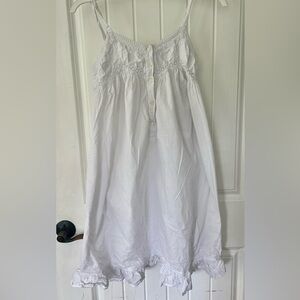 Gillian & O’malley 100% cotton vintage White Button-Down Lace Nighty